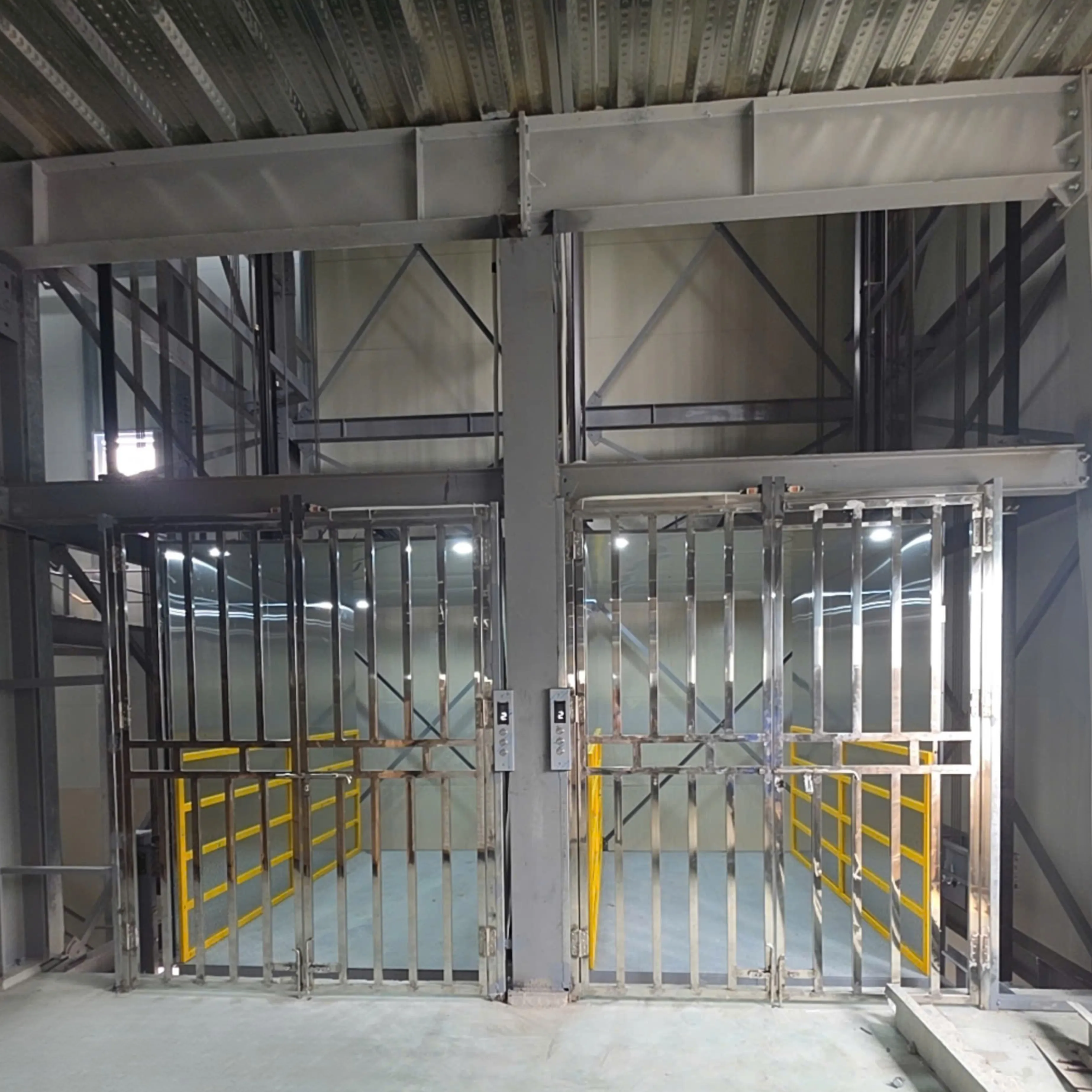 Thang máy tời hàng 3000kg chuyên dụng cho nhà máy, kho xưởng lớn