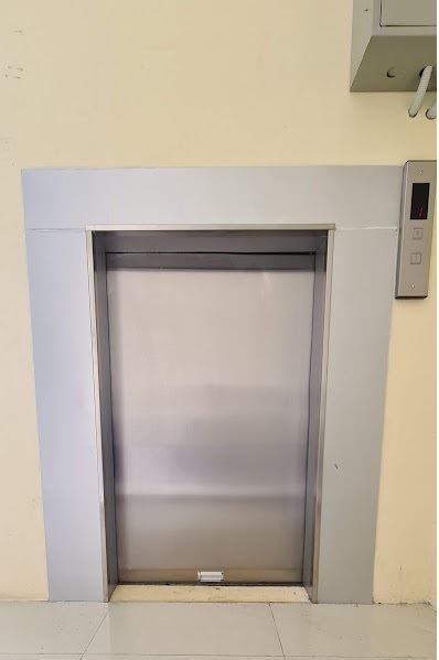 Thang máy tải thực phẩm 300kg 02 điểm dừng