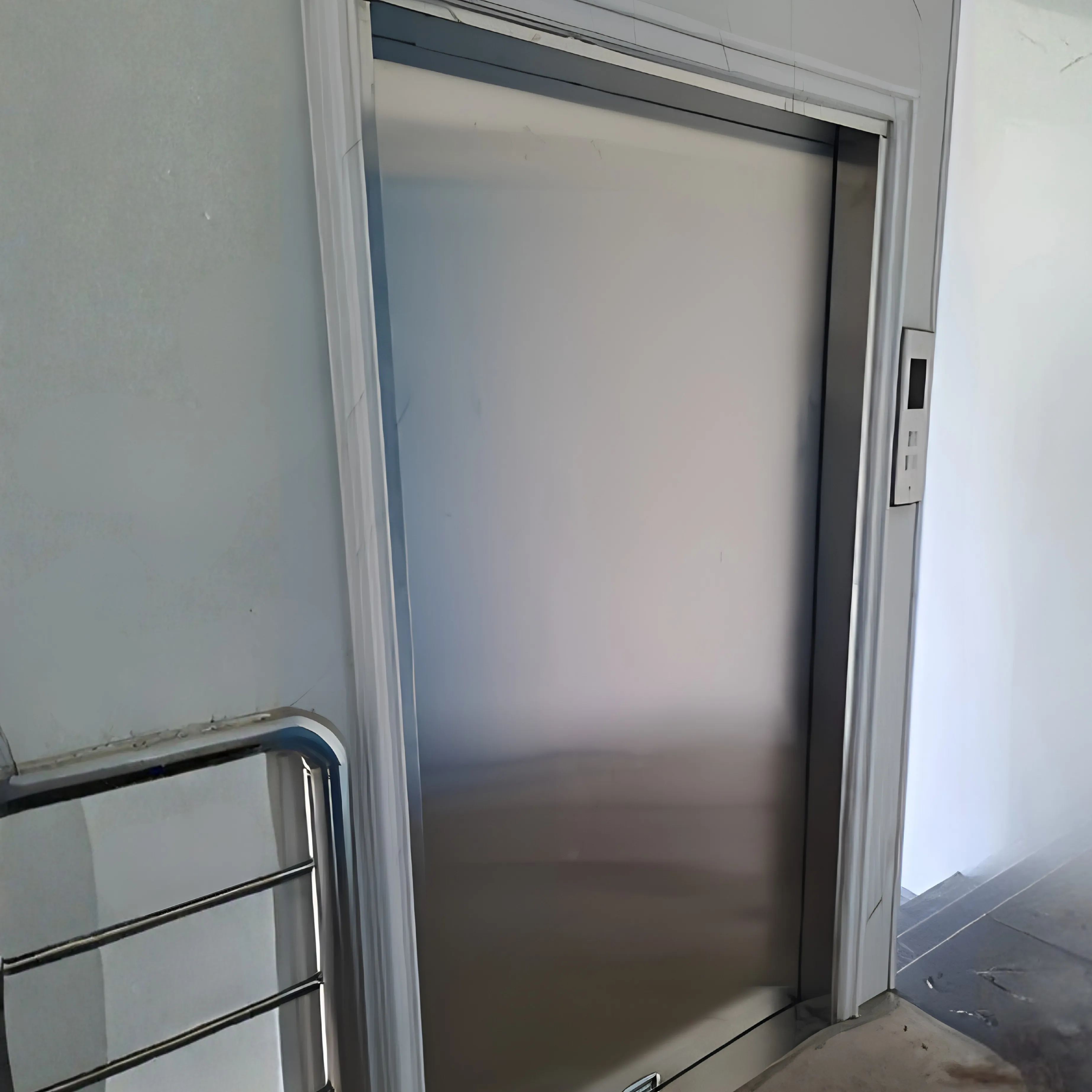 Thang máy tải thực phẩm 350kg 04 điểm dừng