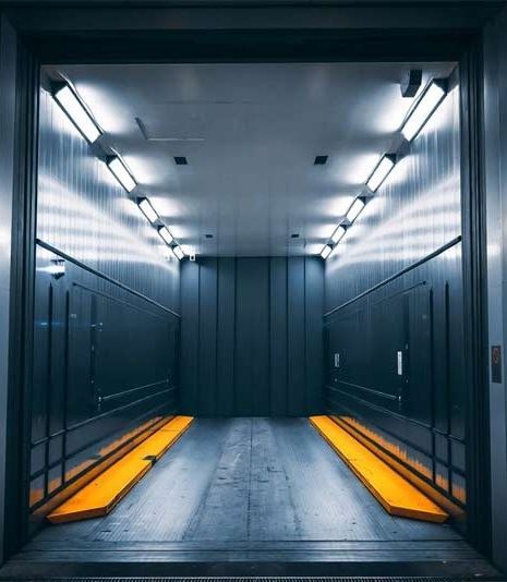 Thang máy tải hàng