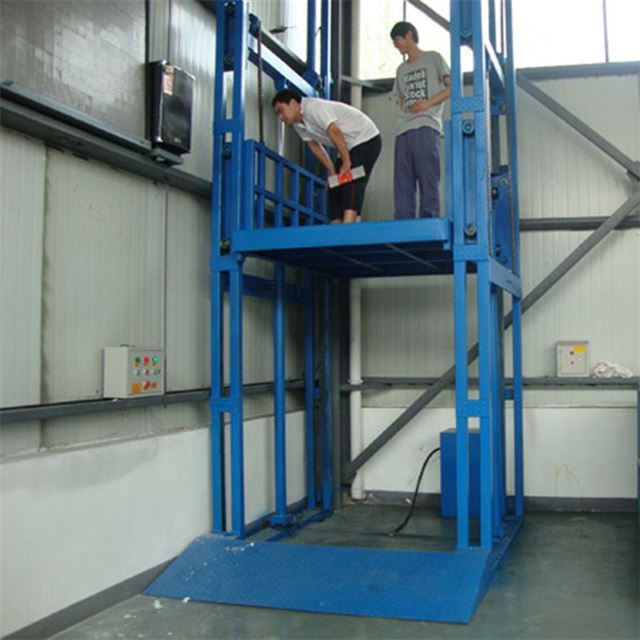 Vận Thăng nâng hàng 1