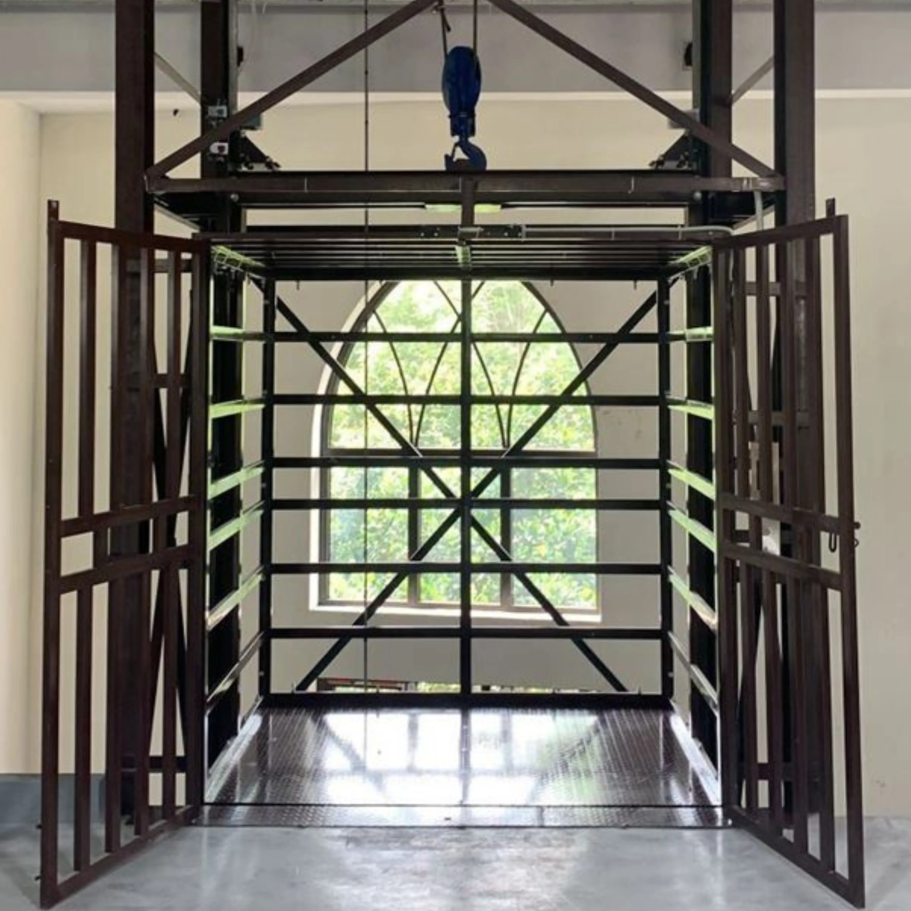 Thang máy tời hàng 1000kg cho nhà máy