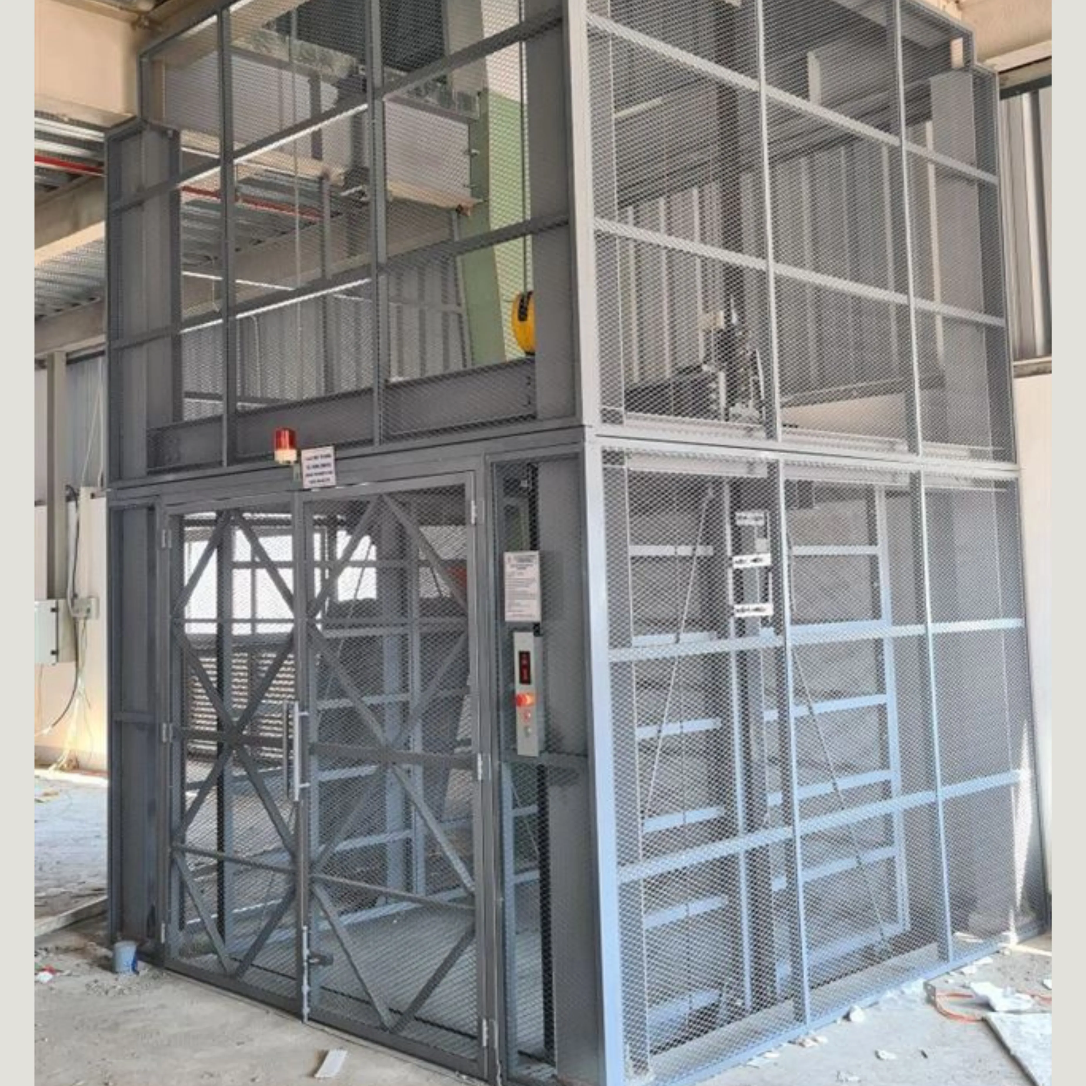 Thang máy tải hàng